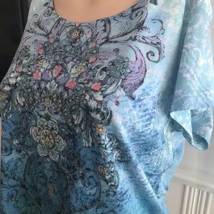 Vintage Susie beautiful shirt. Worn once. Just a bit to snug on me. Wish larger.